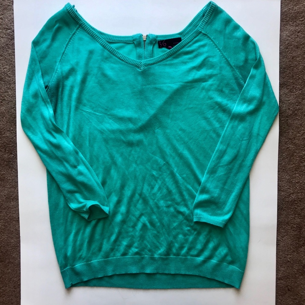 Quarter sleeve sweater